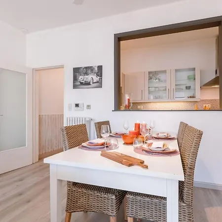 Apartment Huswell - Beautiful And Spacious With Side Seaview *