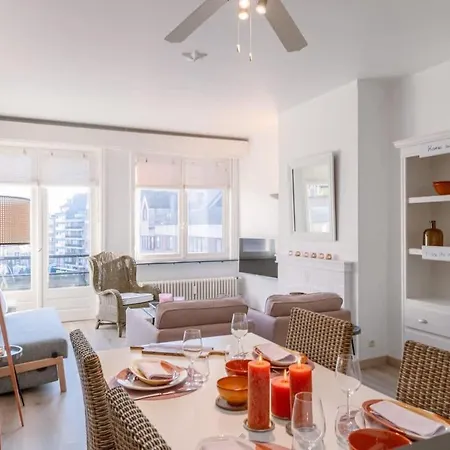 Huswell - Beautiful And Spacious With Side Seaview *